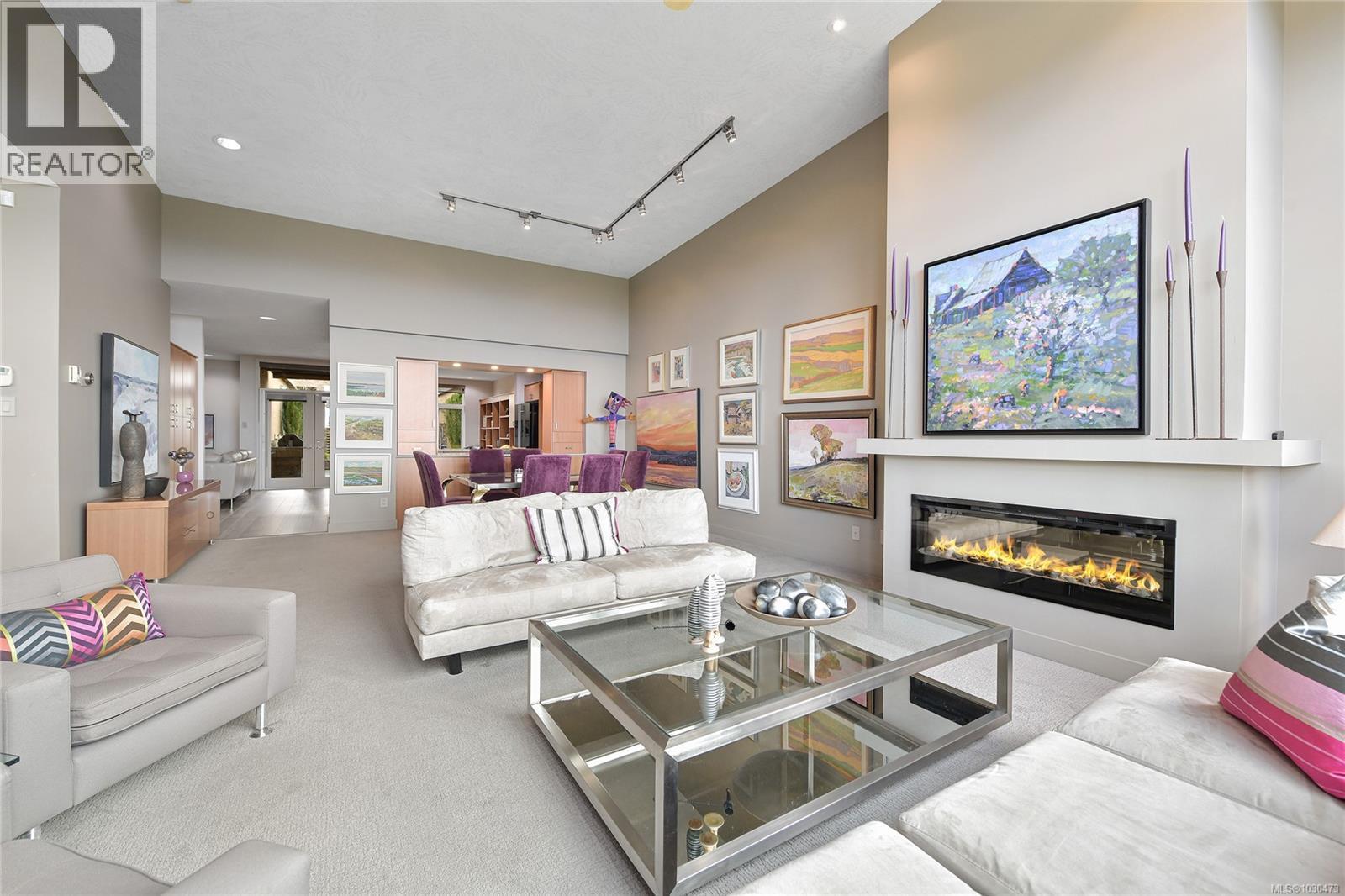 5384 SAYWARD HILL CRES - 8