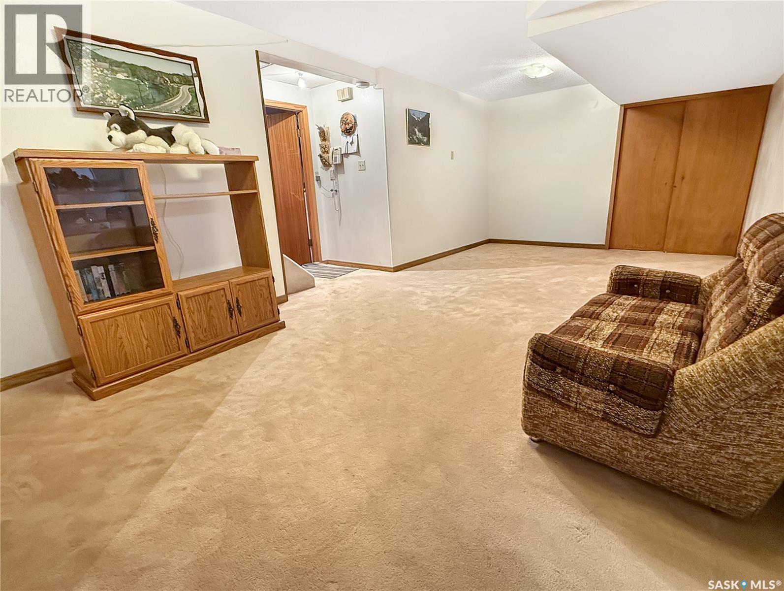 Single Family House Raised bungalow for Sale in  rd AVENUE NE Swift Current 