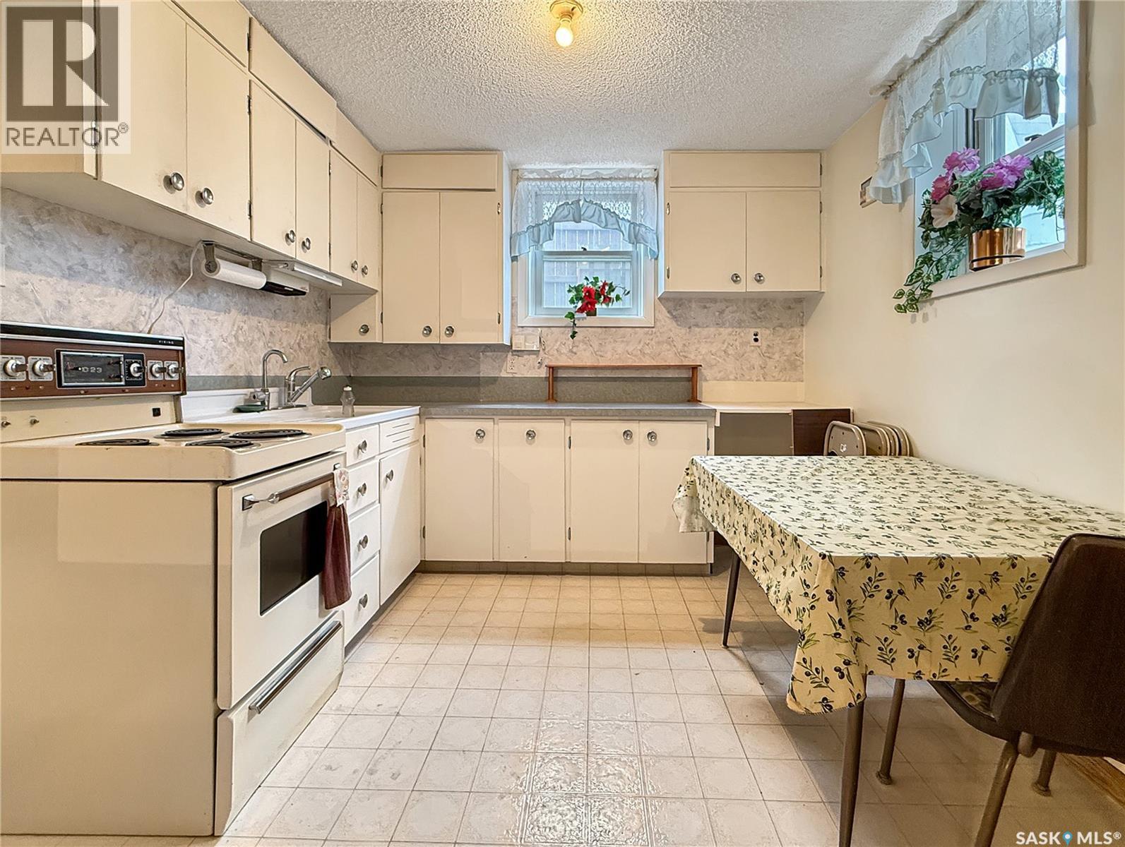 Single Family House Raised bungalow for Sale in  rd AVENUE NE Swift Current 