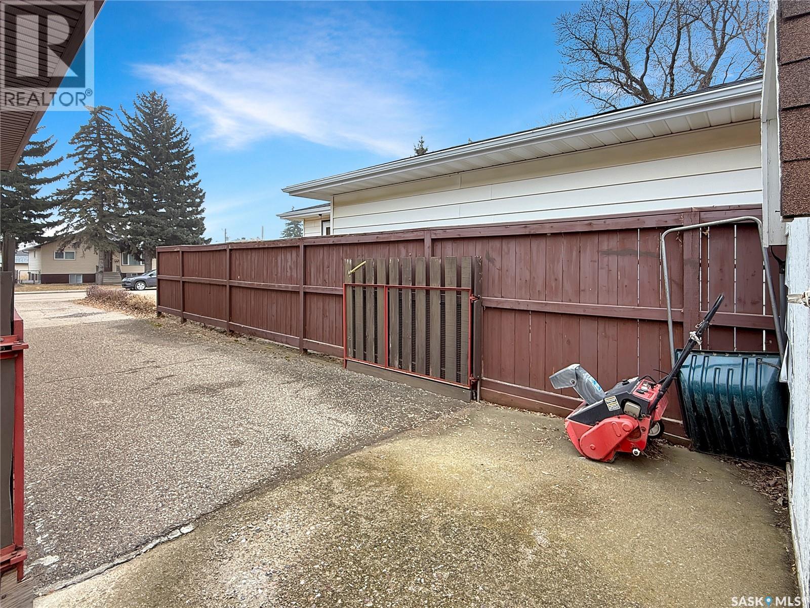 Single Family House Raised bungalow for Sale in  rd AVENUE NE Swift Current 