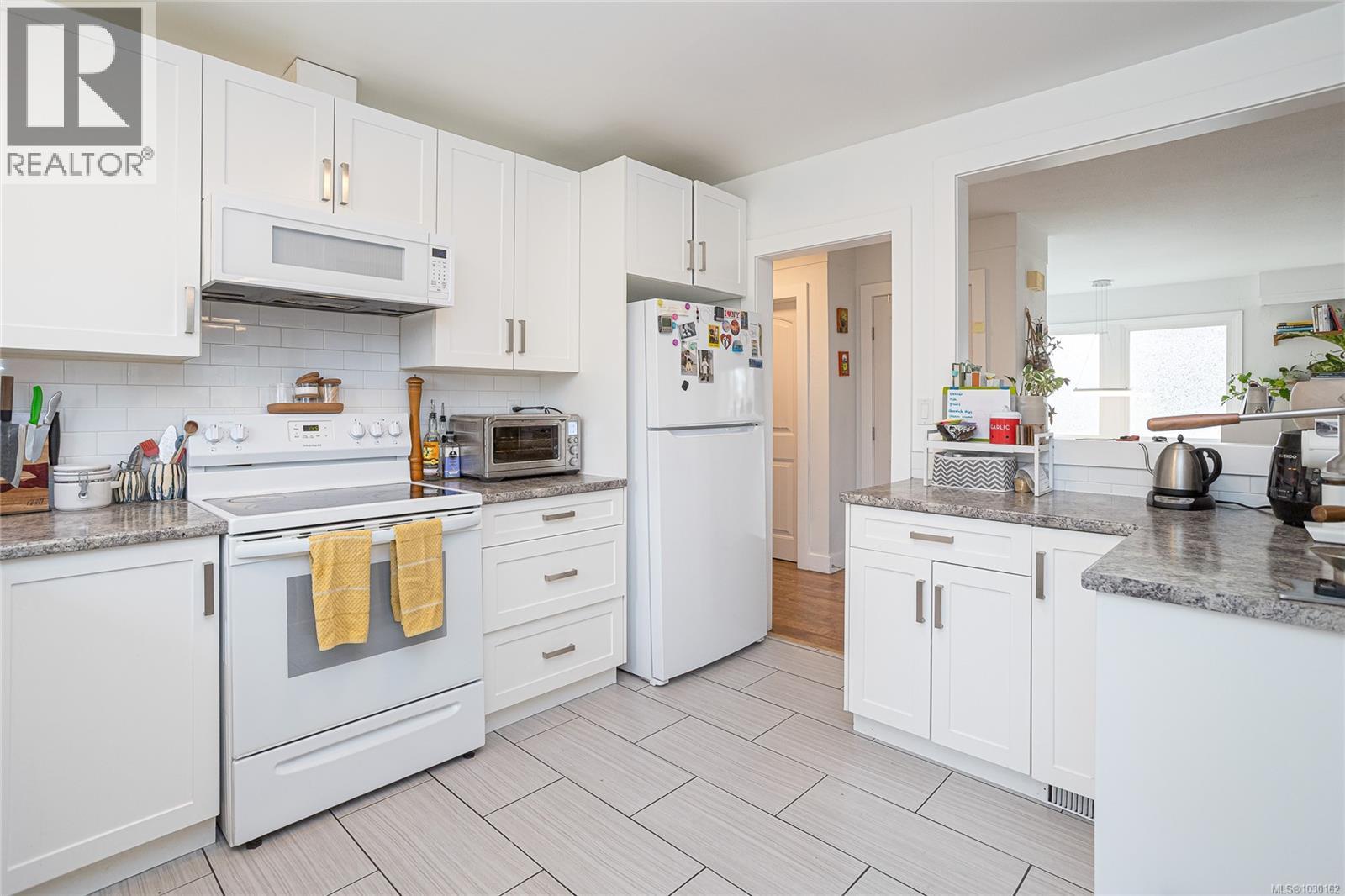  820-822 Leslie Drive, Saanich