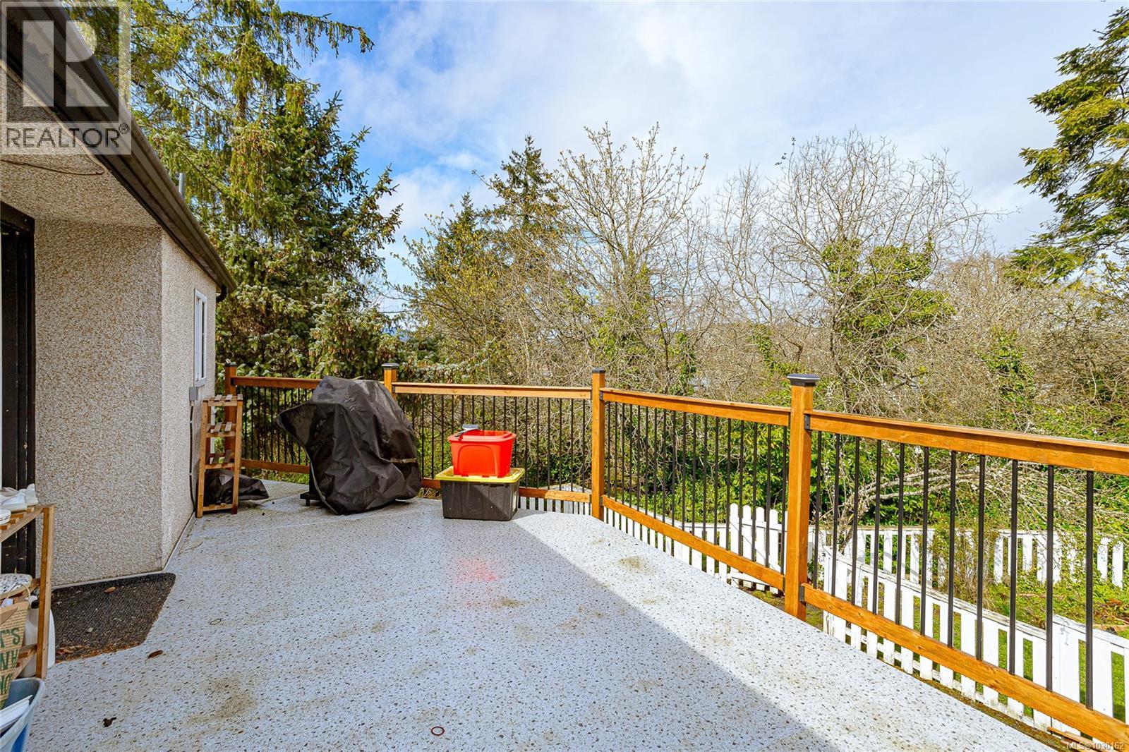  820-822 Leslie Drive, Saanich