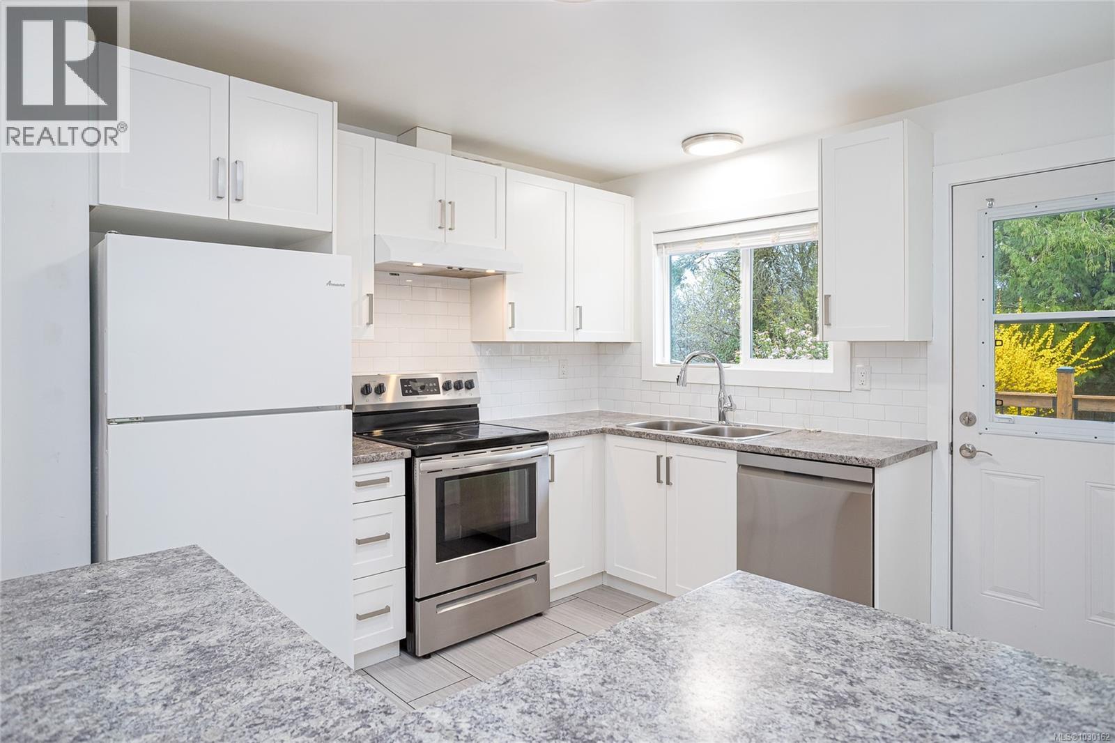  820-822 Leslie Drive, Saanich