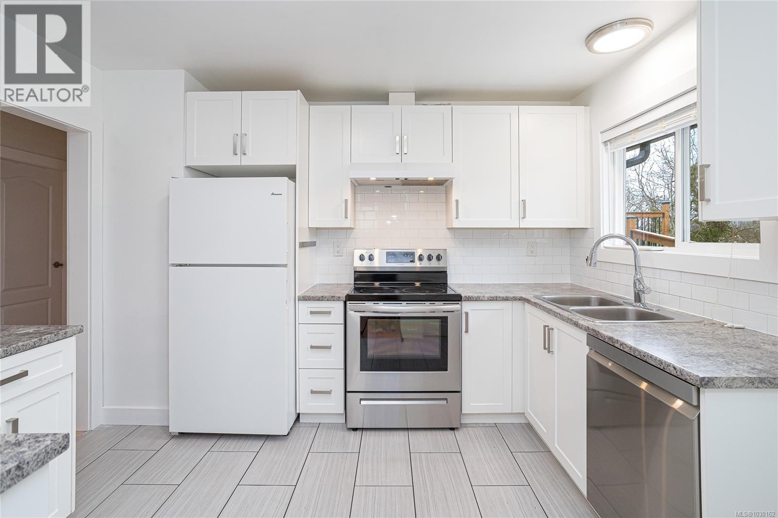  820-822 Leslie Drive, Saanich