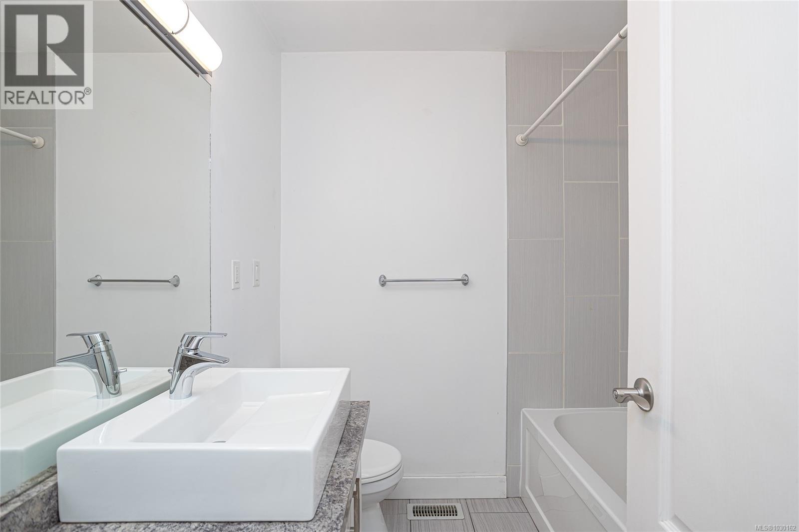  820-822 Leslie Drive, Saanich