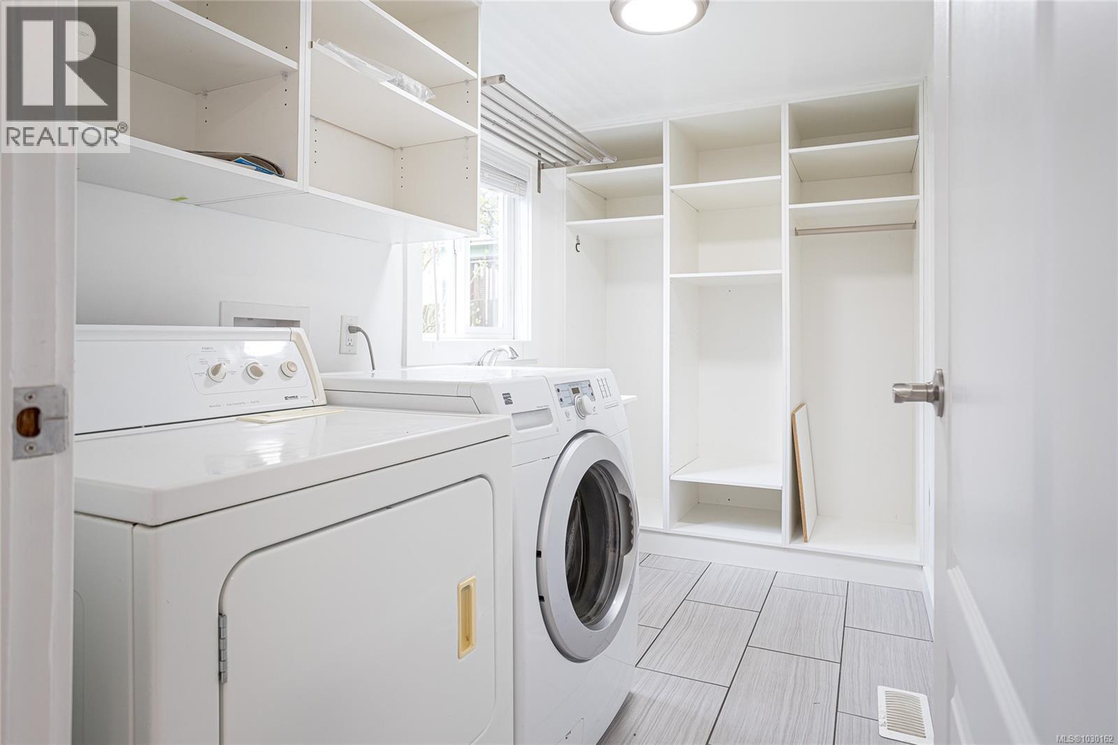  820-822 Leslie Drive, Saanich