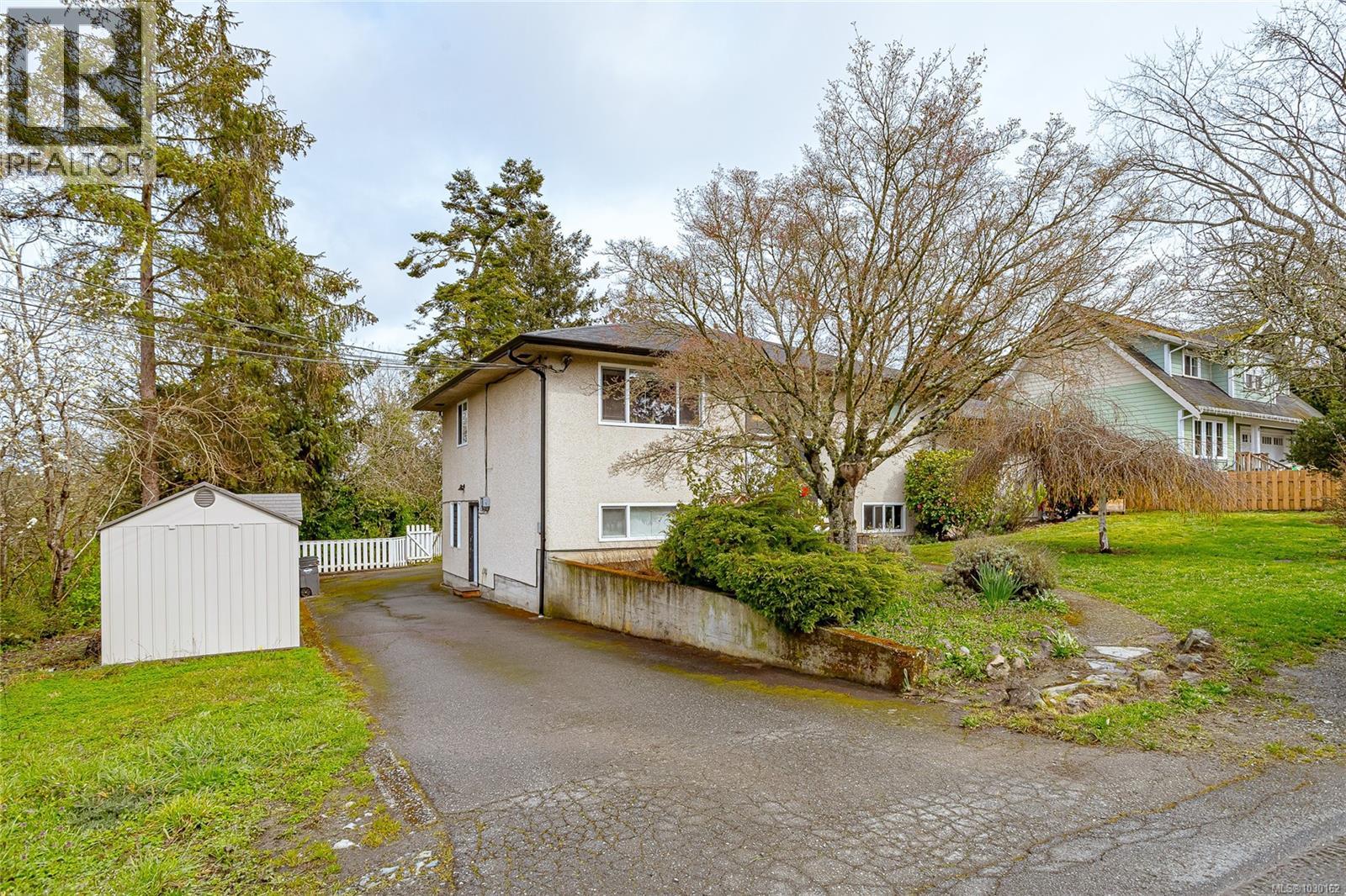  820-822 Leslie Drive, Saanich