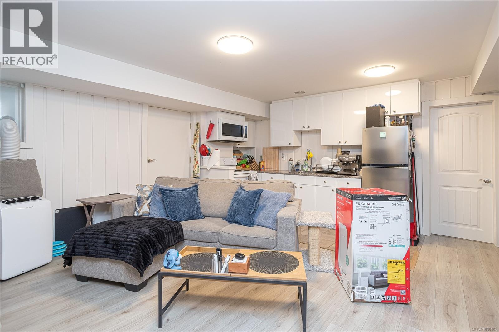  820-822 Leslie Drive, Saanich