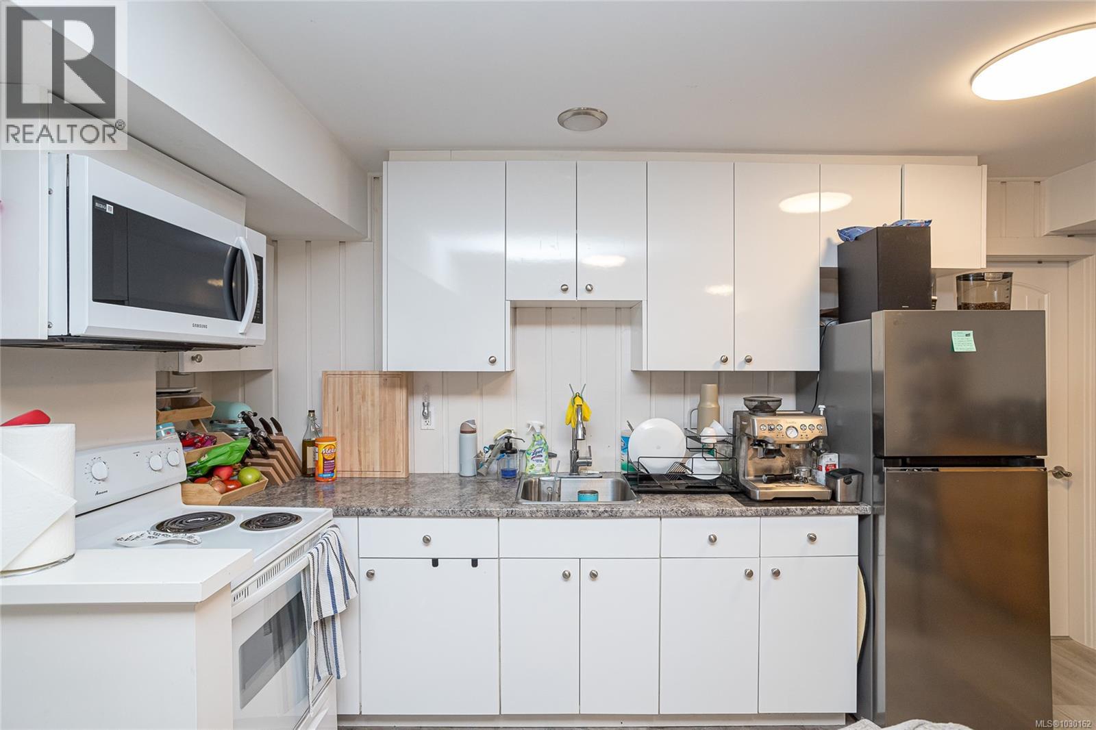  820-822 Leslie Drive, Saanich