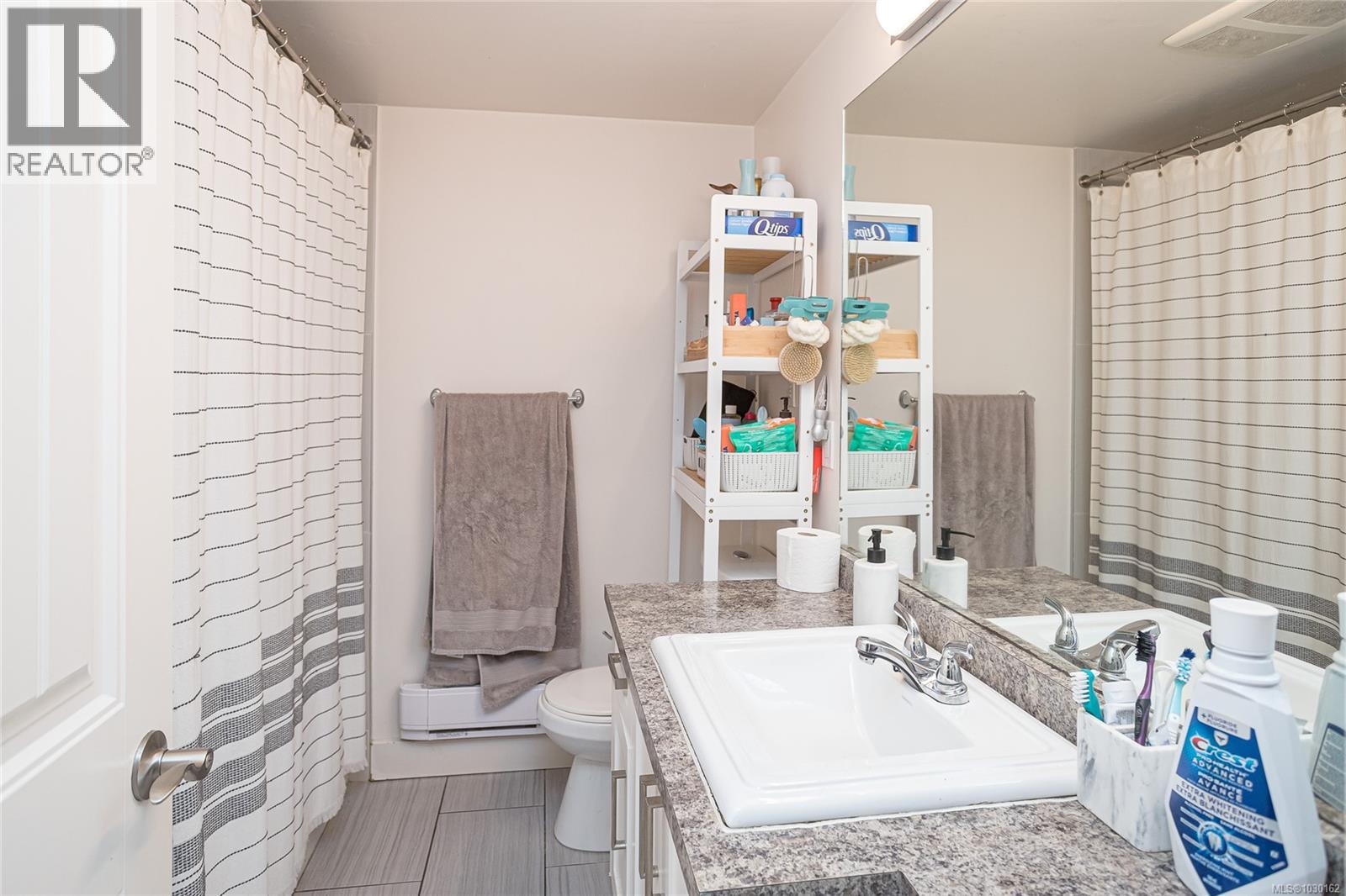  820-822 Leslie Drive, Saanich