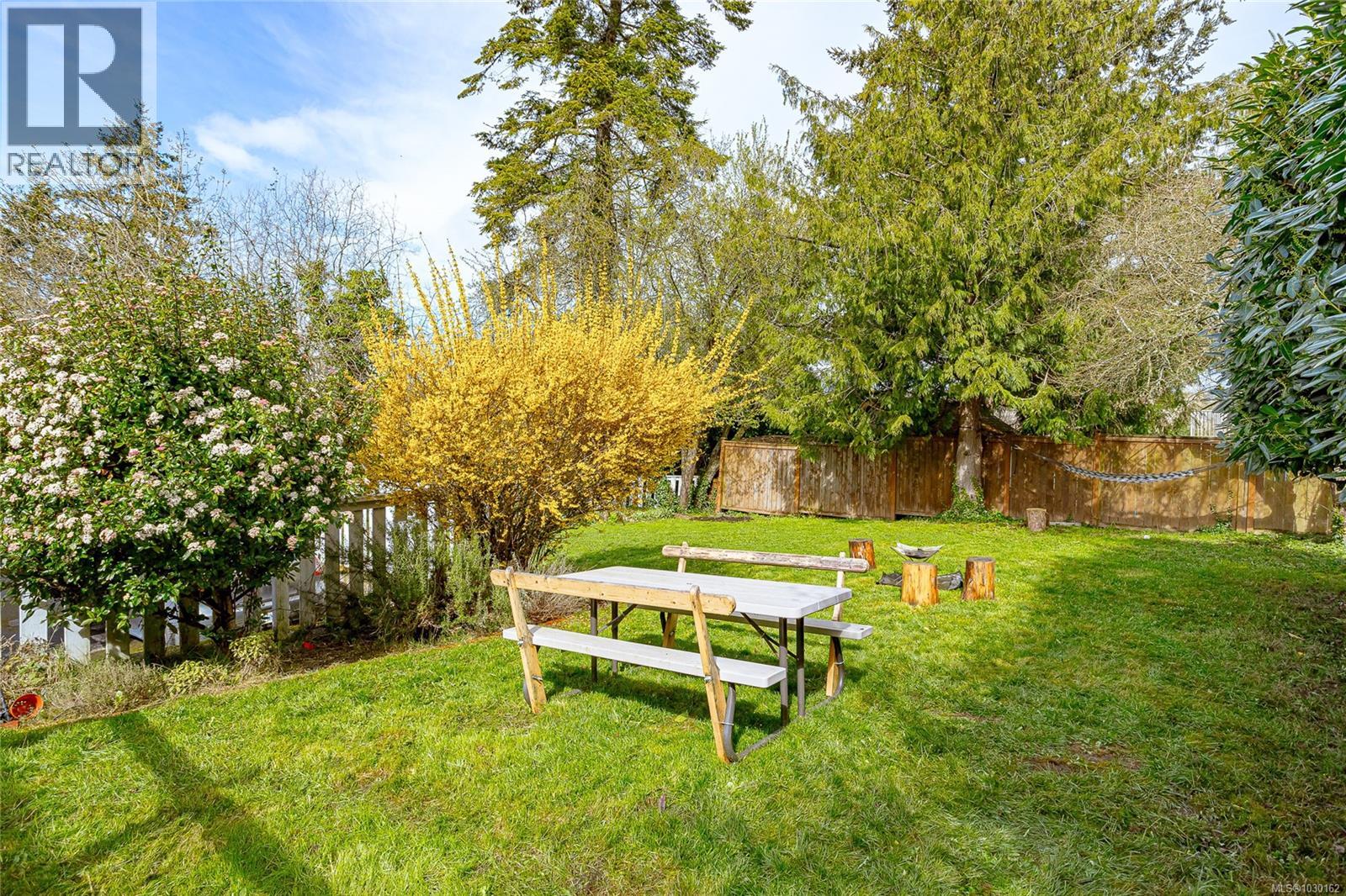  820-822 Leslie Drive, Saanich