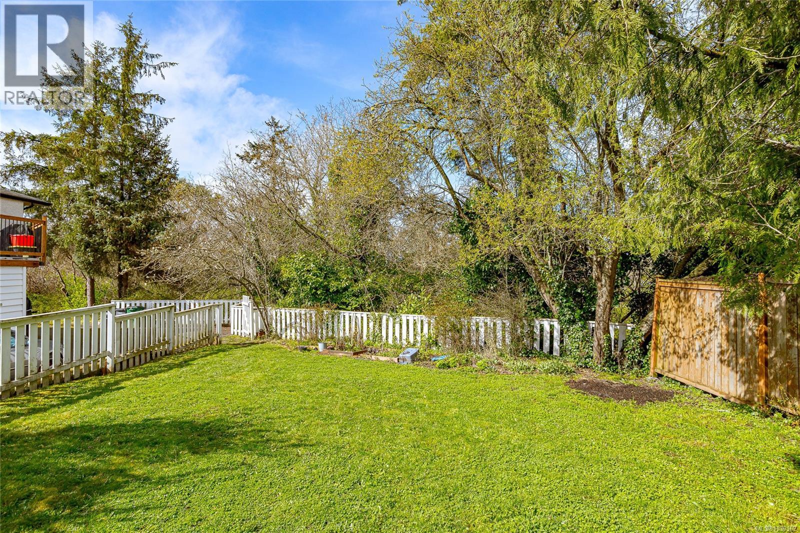  820-822 Leslie Drive, Saanich