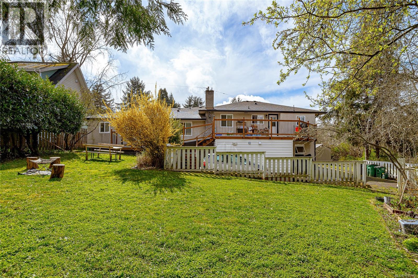  820-822 Leslie Drive, Saanich