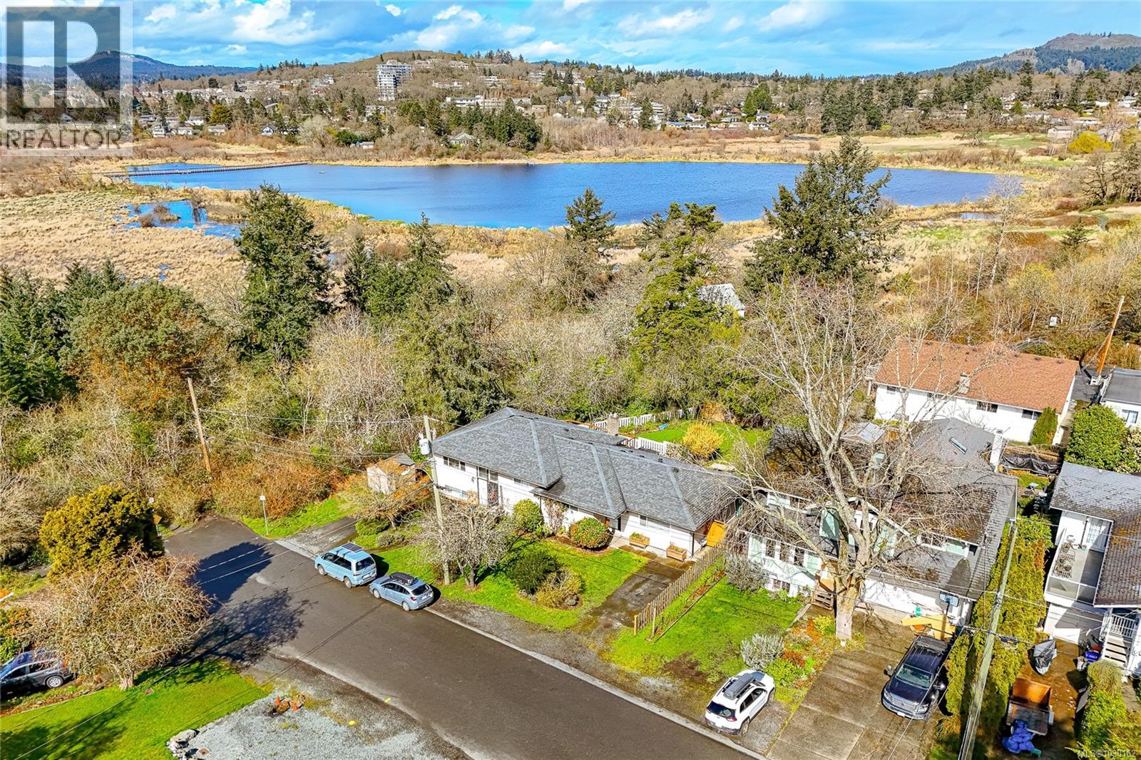  820-822 Leslie Drive, Saanich