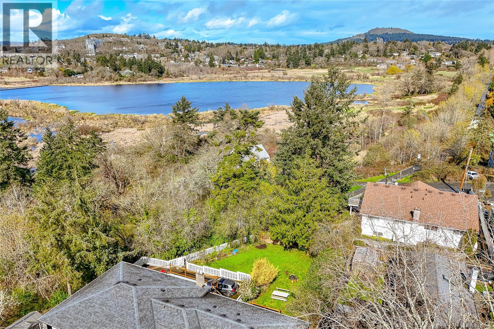  820-822 Leslie Drive, Saanich