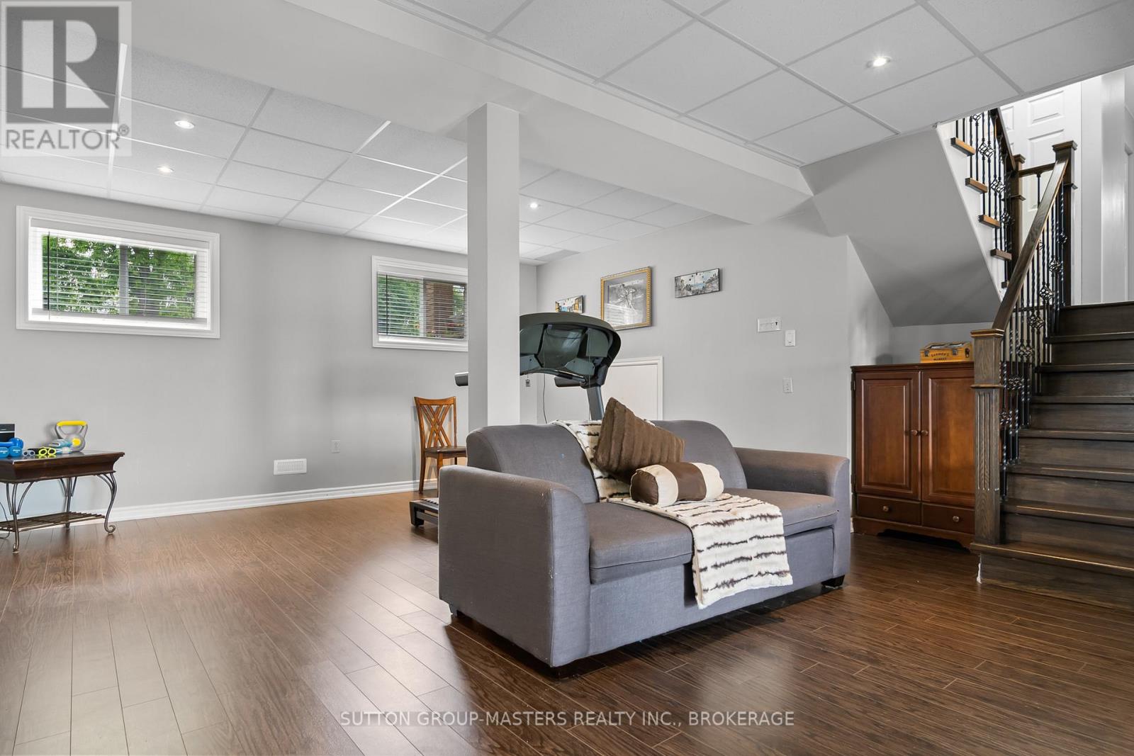 20B OAK LANE - 21