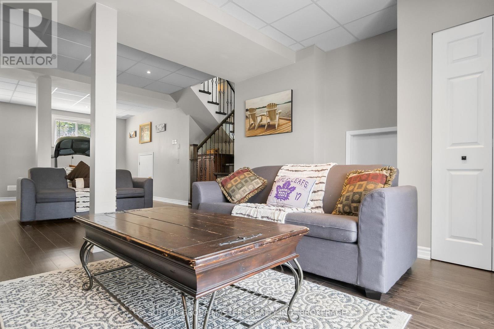 20B OAK LANE - 23