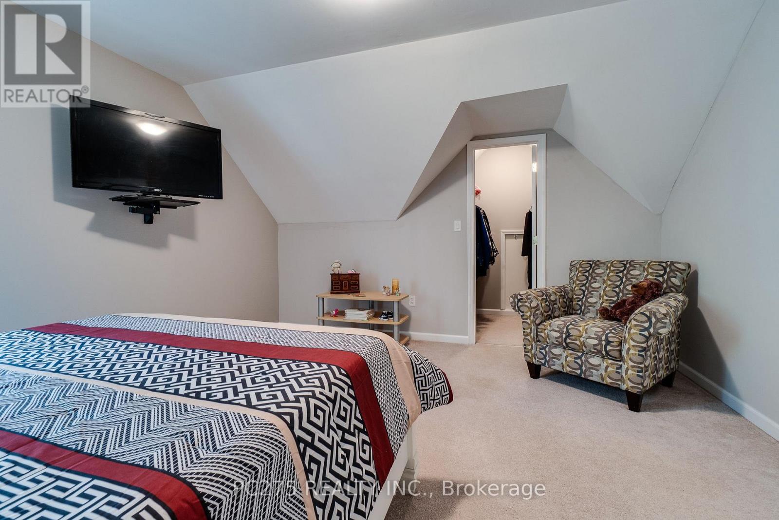 23 MACTAVESH CRESCENT - 25