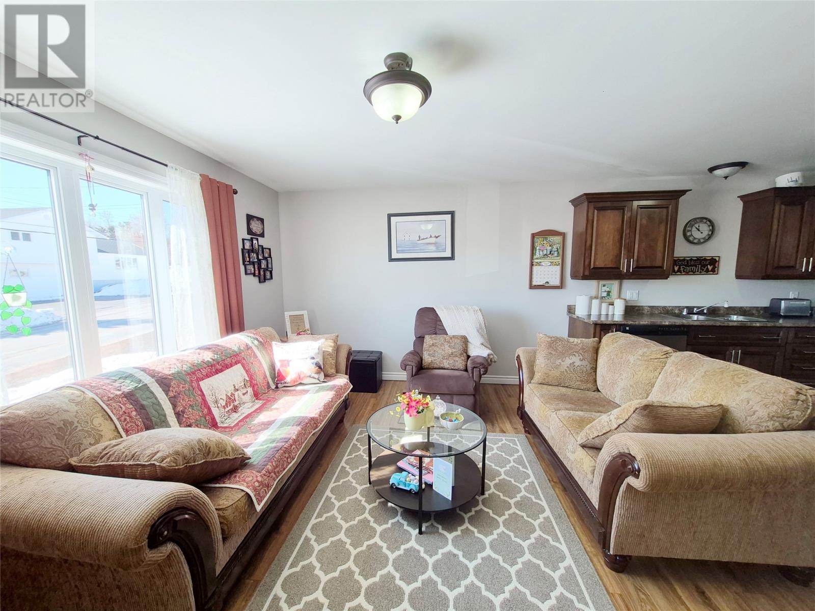 14 Leamington Heights - 16