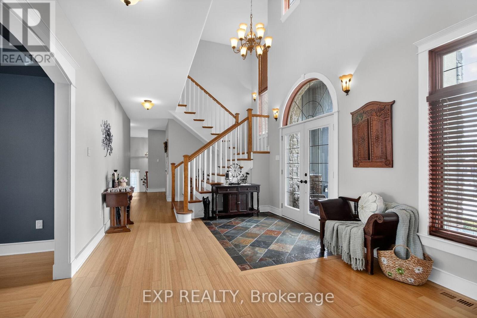 Grand entrance and lots of Hardwood flooring.