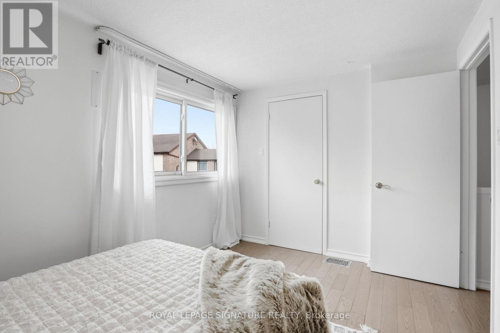 #26 50 SILVERBELL GROVE - 28