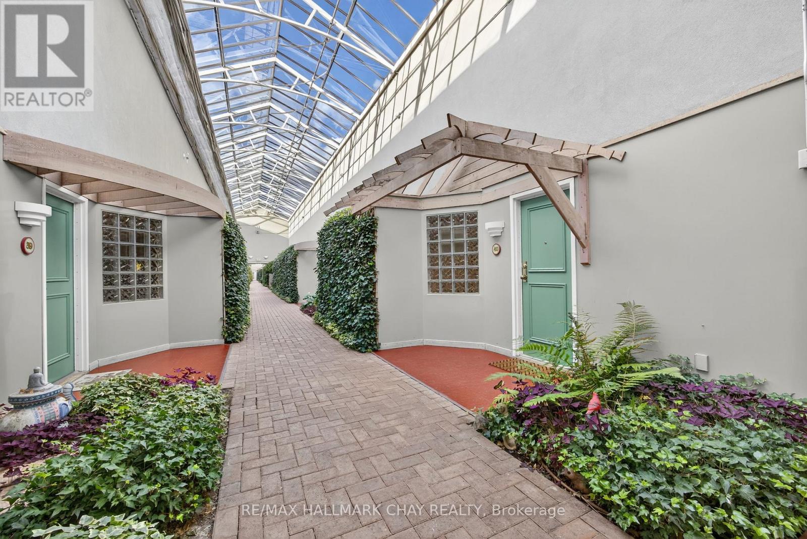 40 - 77 MILL STREET E