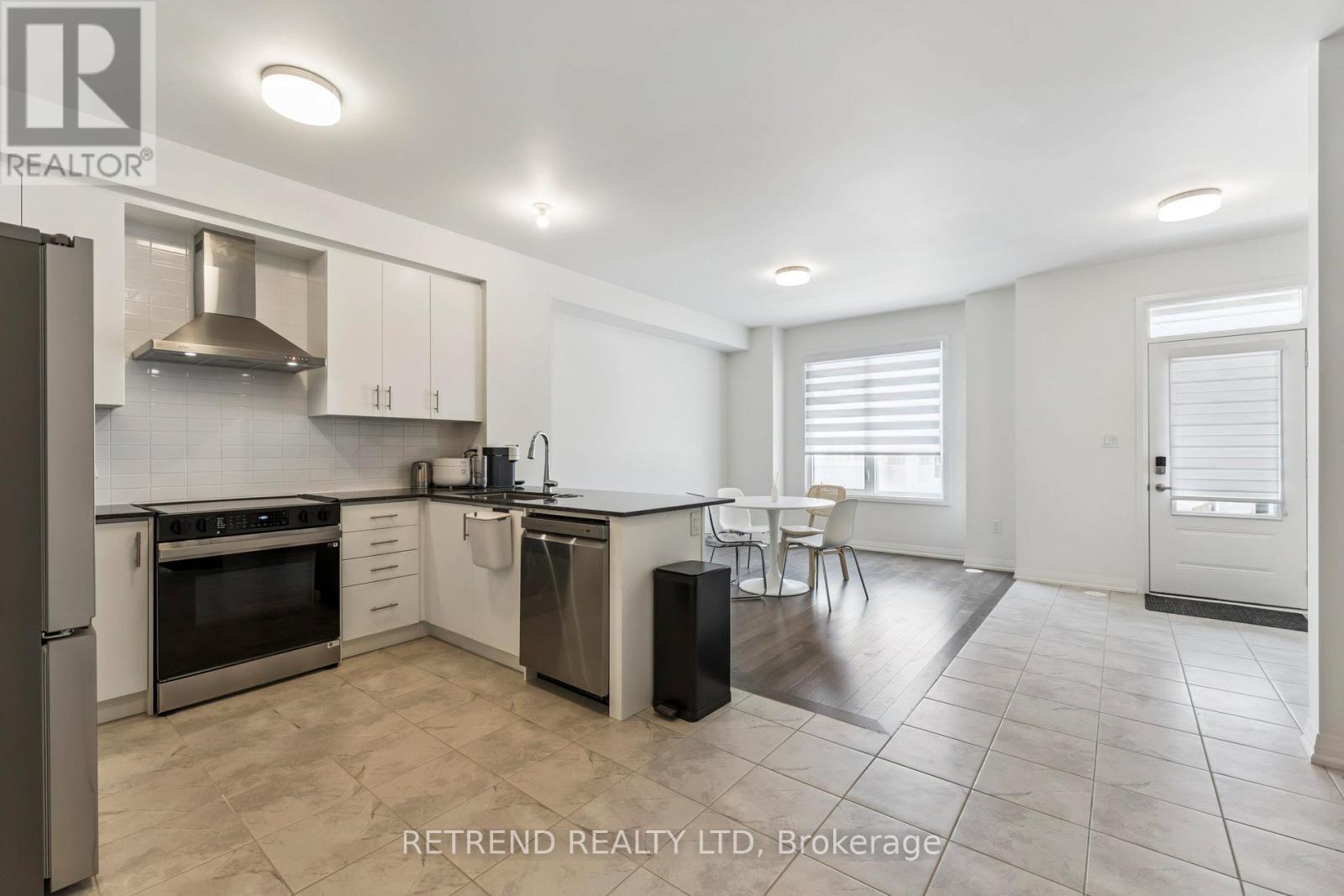 17 MOOSEHEAD DRIVE W