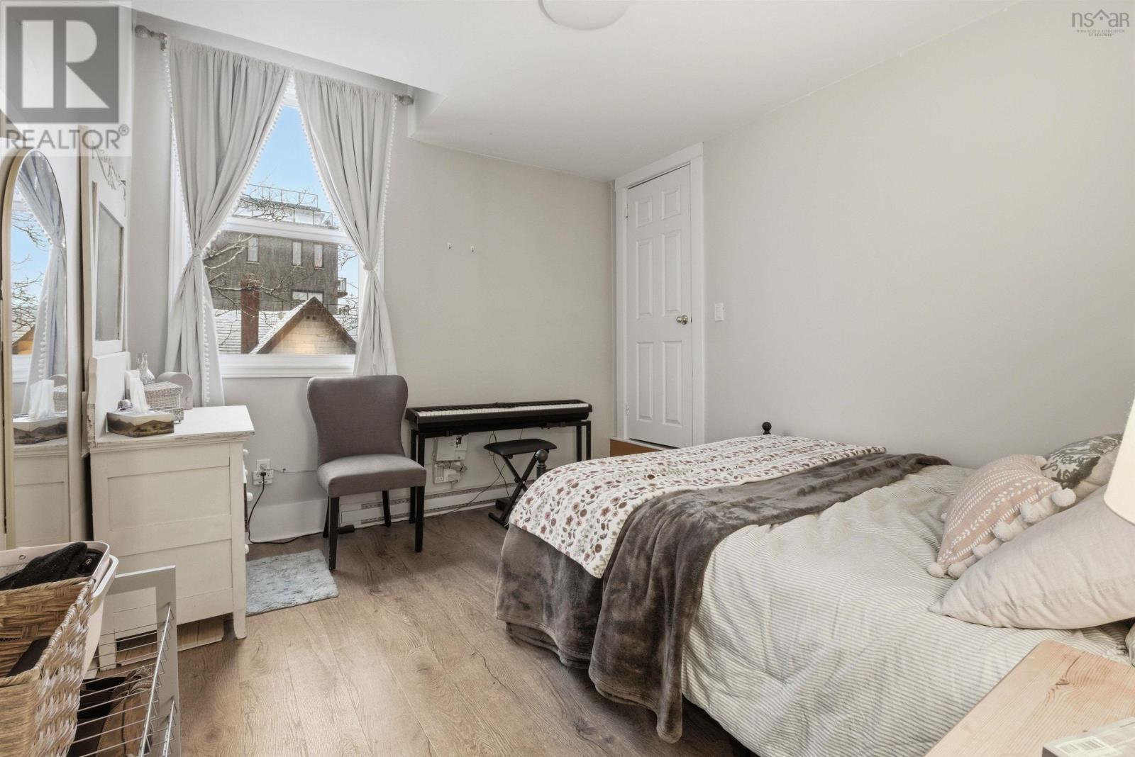 Property 10 of 17 of 2732 Gladstone Street