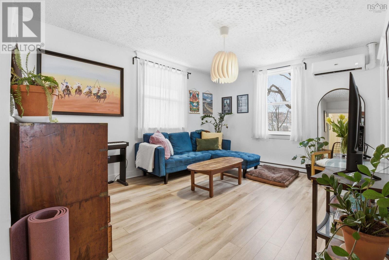 Property 3 of 17 of 2732 Gladstone Street