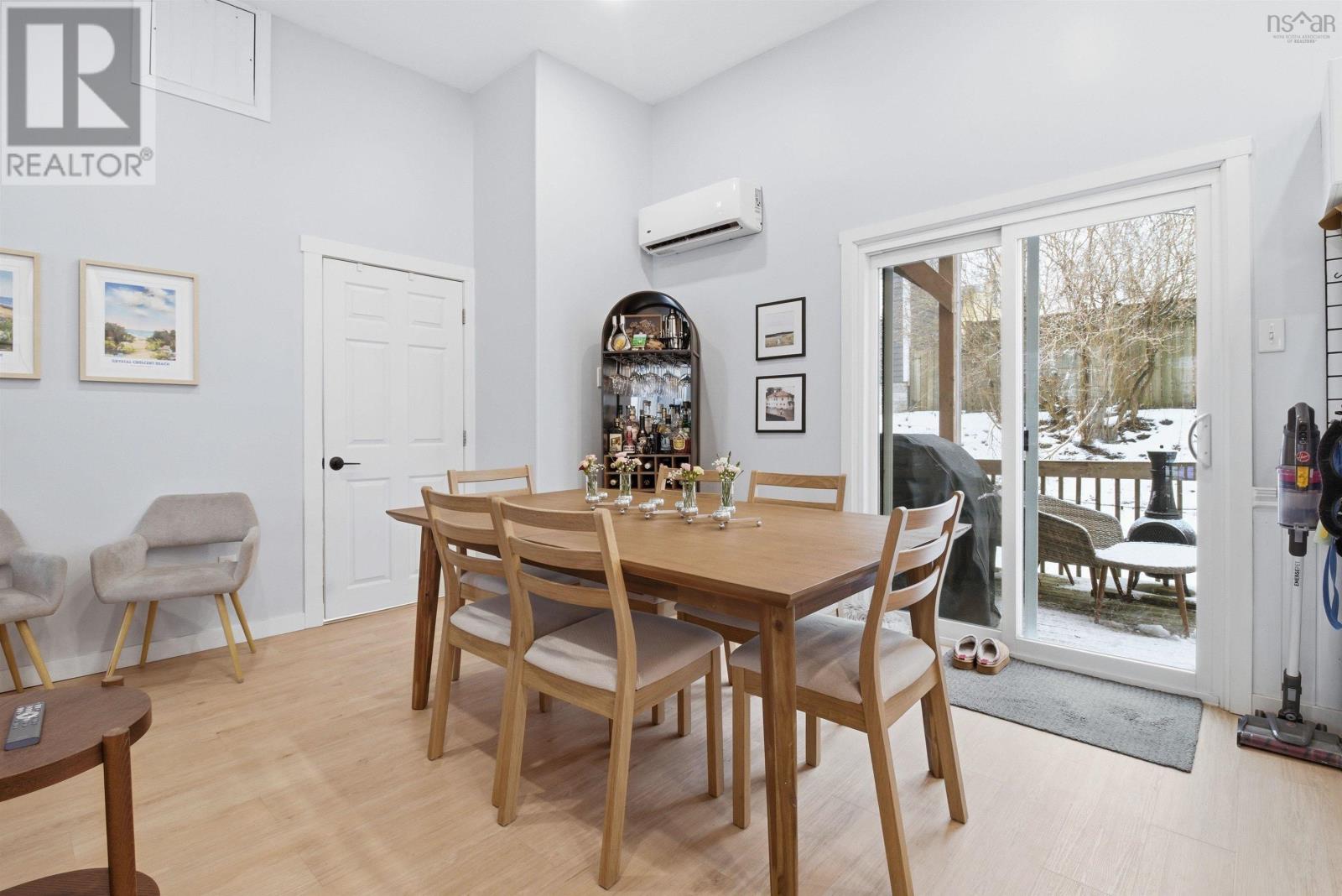 Property 14 of 17 of 2732 Gladstone Street