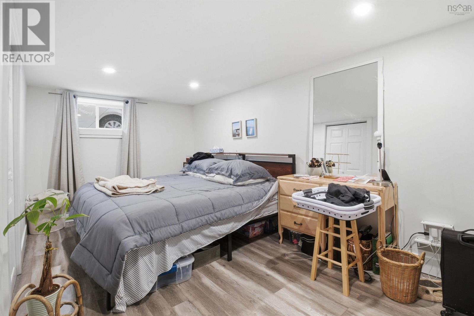 Property 11 of 17 of 2732 Gladstone Street