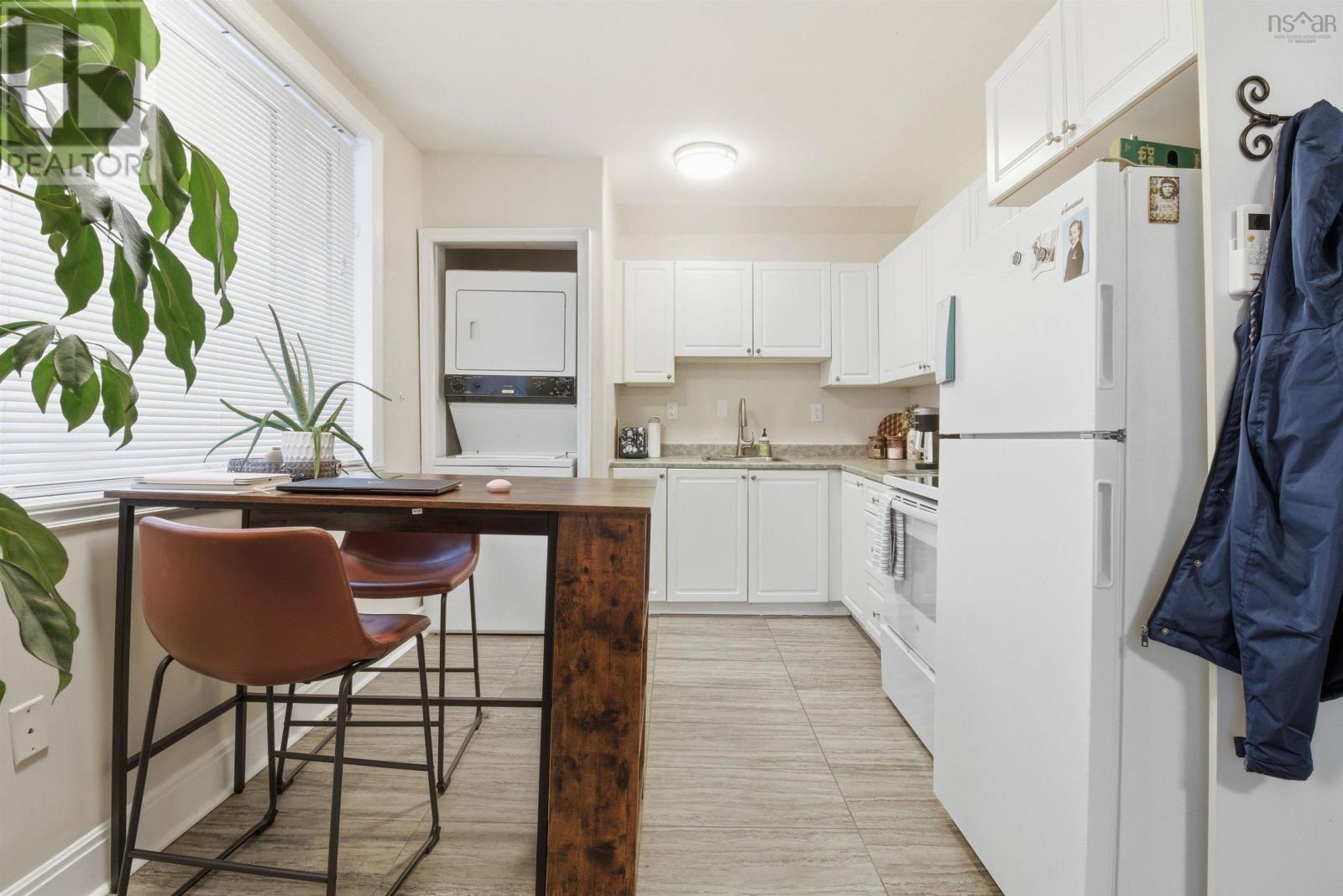 Property 7 of 17 of 2732 Gladstone Street