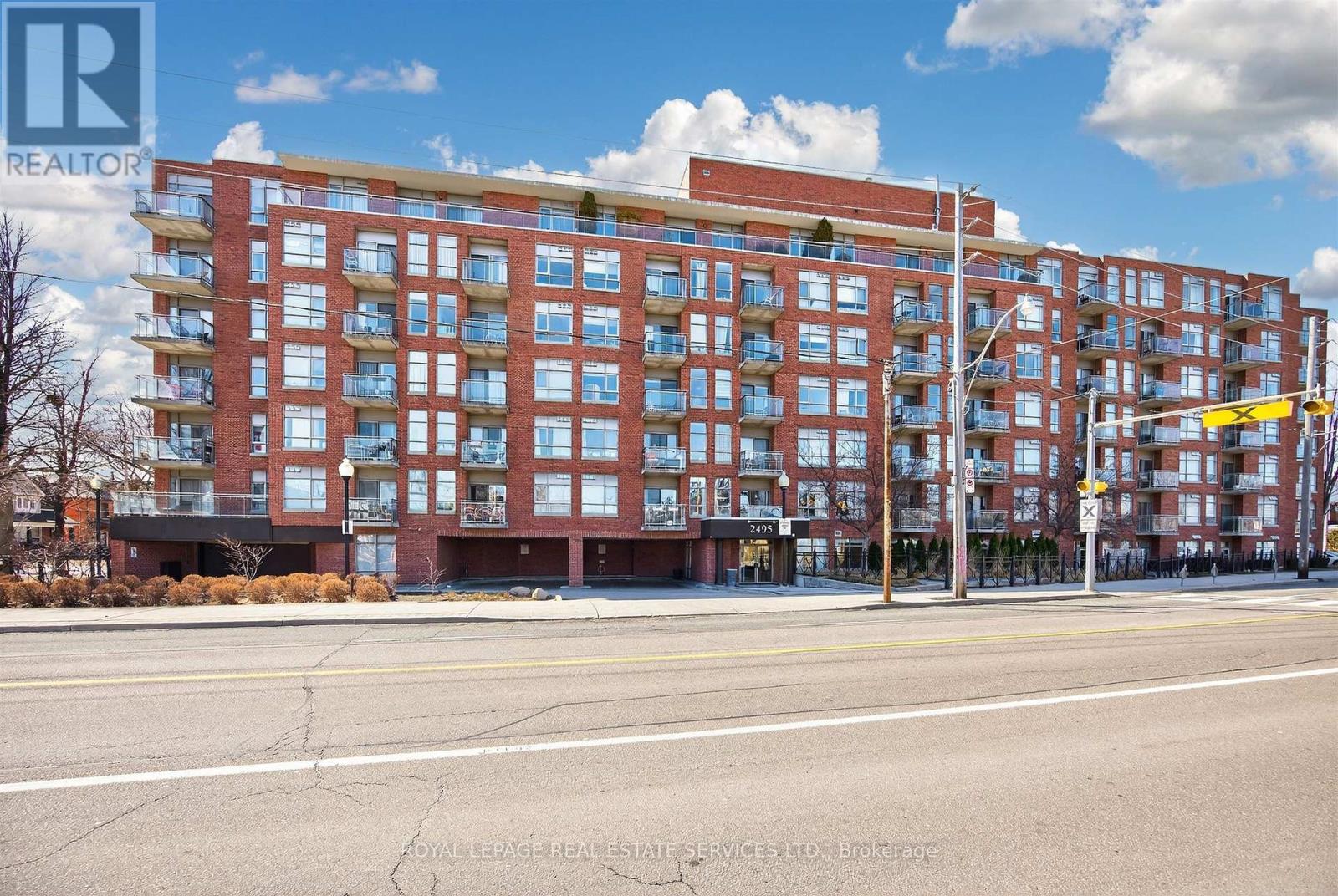 620 - 2495 DUNDAS STREET W