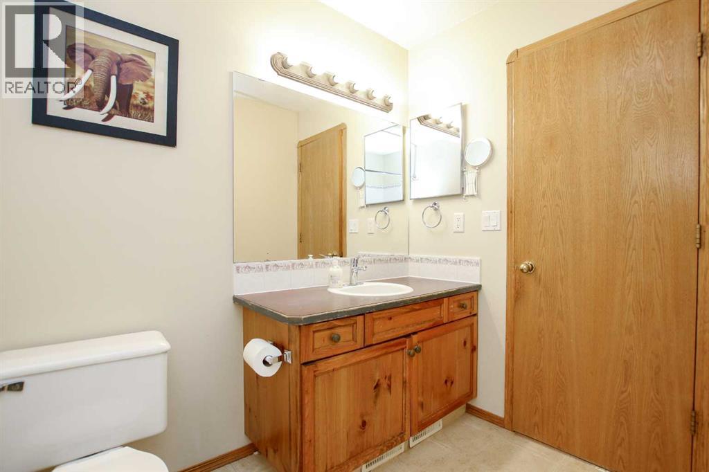 25 Adams Close, Red Deer