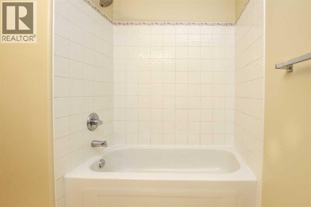 25 Adams Close, Red Deer