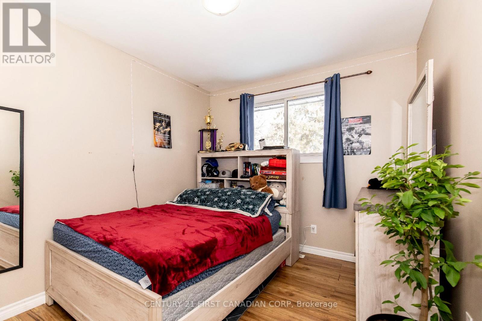 12 NOEL AVENUE - 12