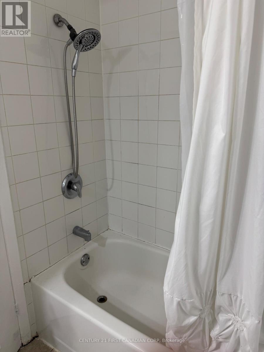 12 NOEL AVENUE - 35