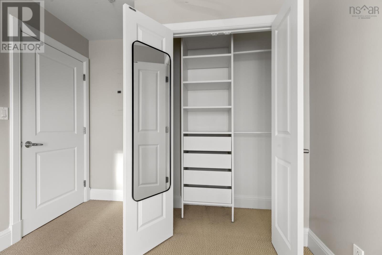 #813 1550 DRESDEN ROW - 24