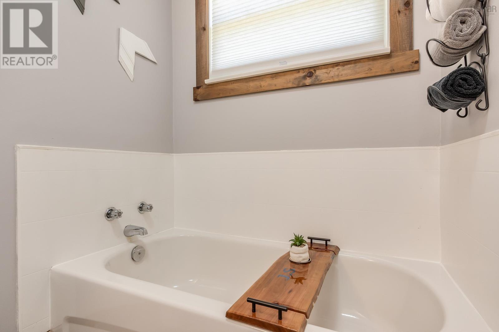 Property 12 of 25 of 252 Eves Road