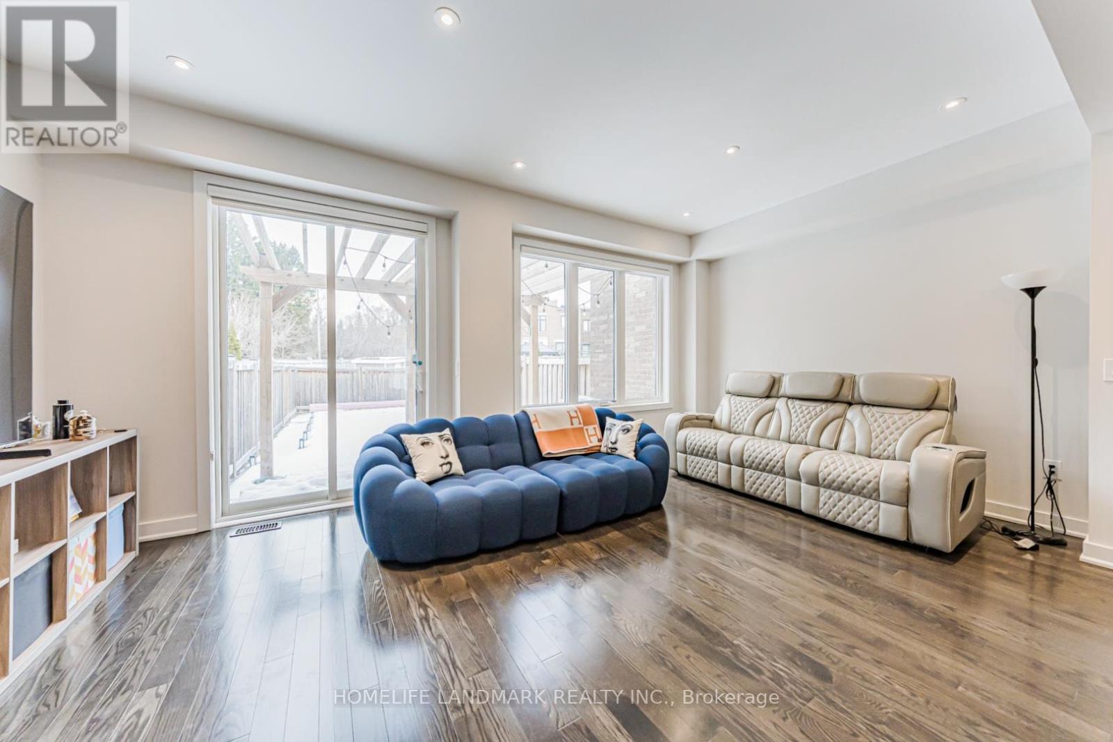 62 HELLIWELL CRESCENT - 7