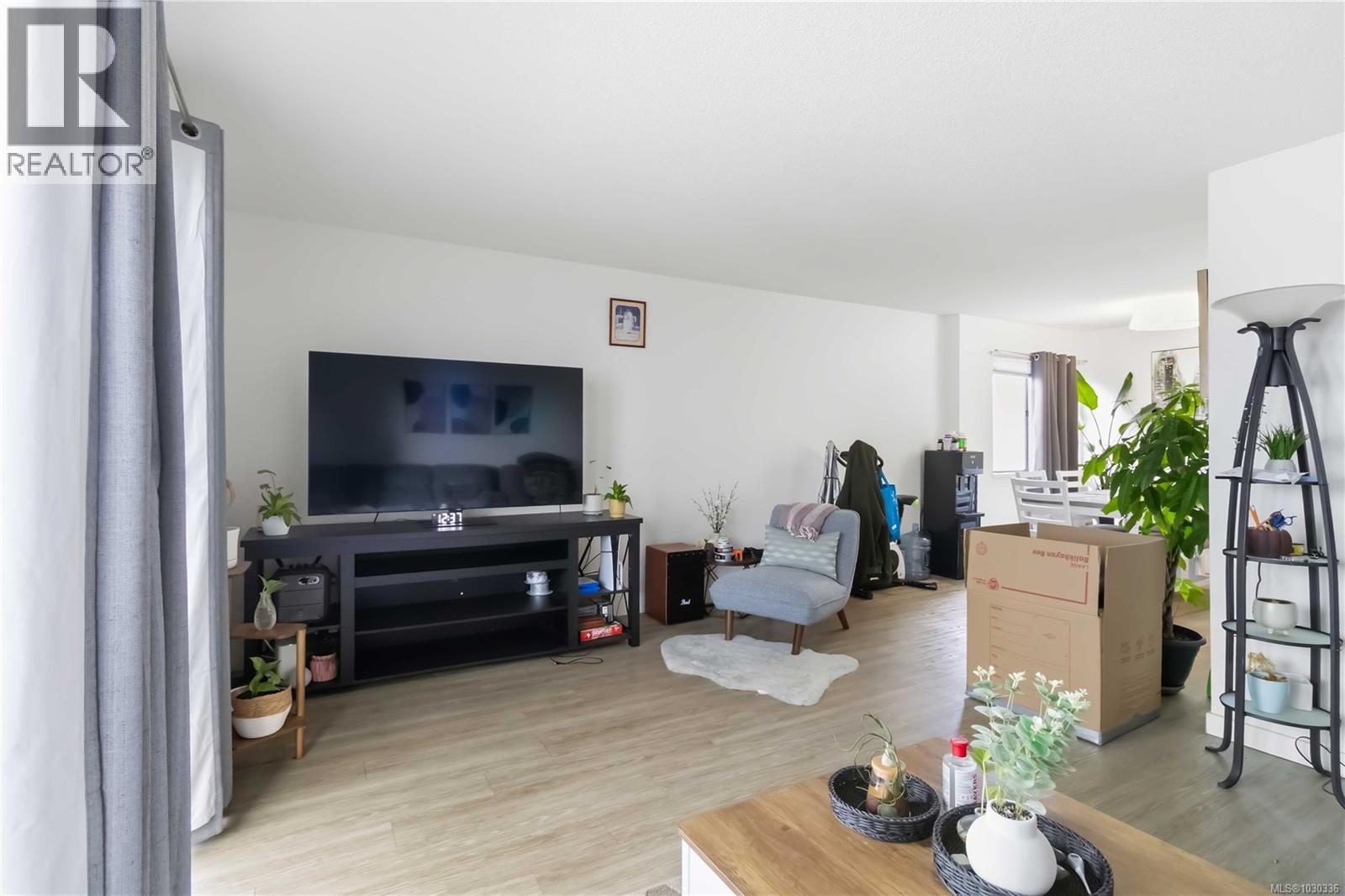 301 755 Hillside Ave, Victoria