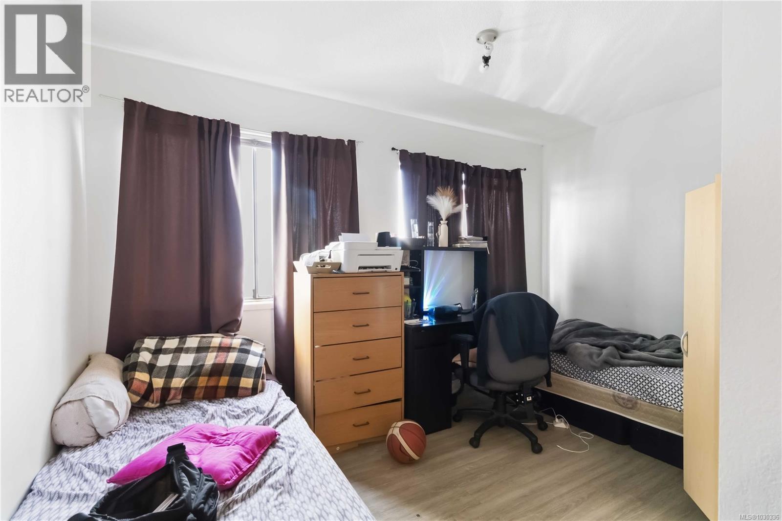 301 755 Hillside Ave, Victoria