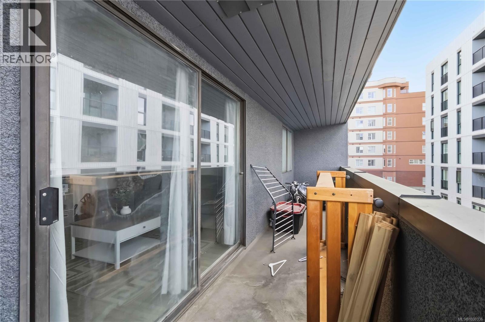 301 755 Hillside Ave, Victoria