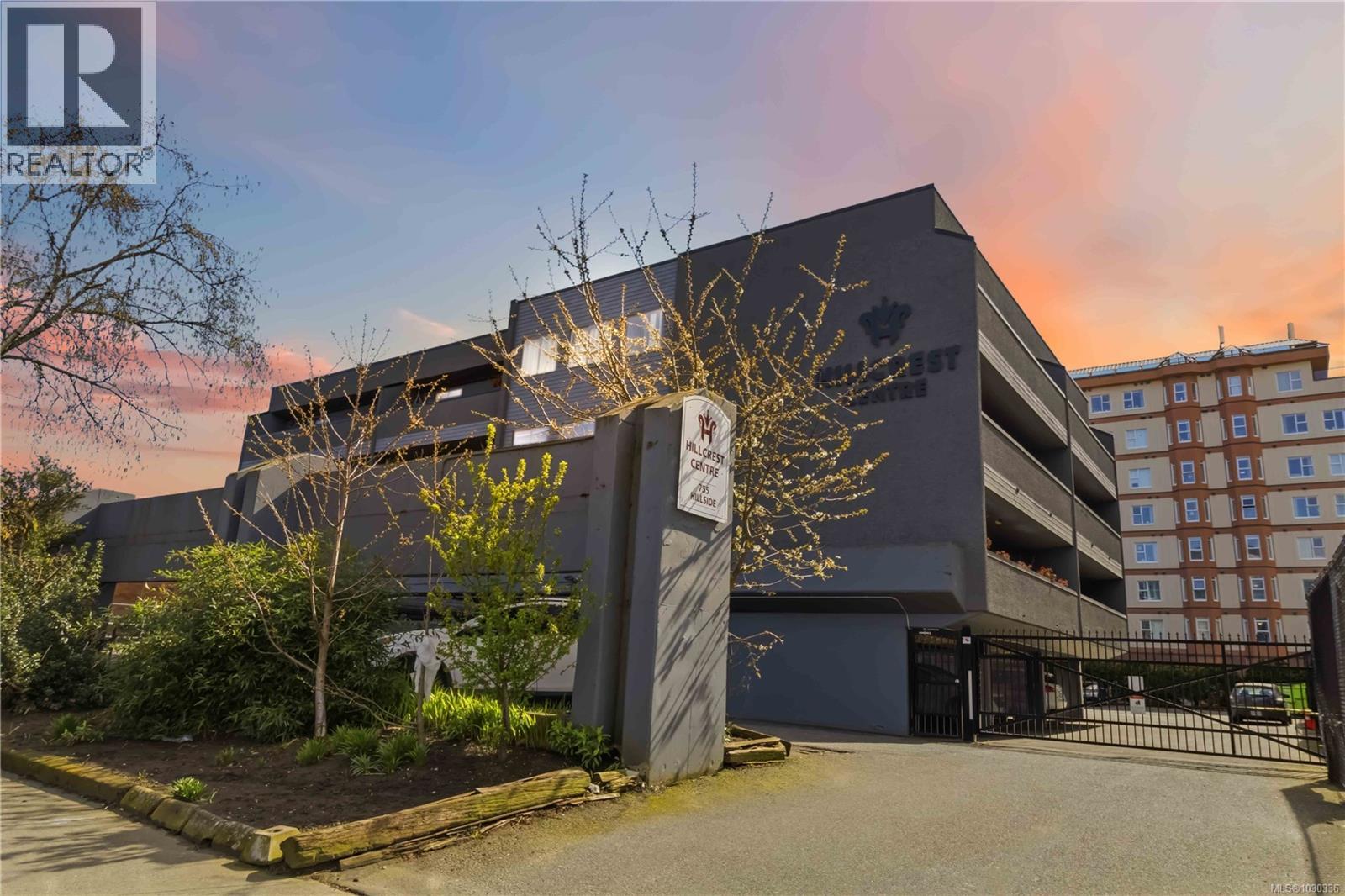 301 755 Hillside Ave, Victoria