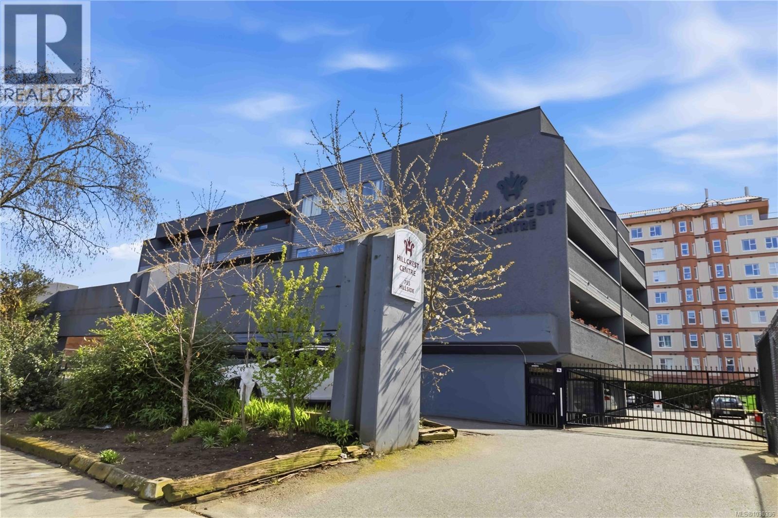 301 755 Hillside Ave, Victoria