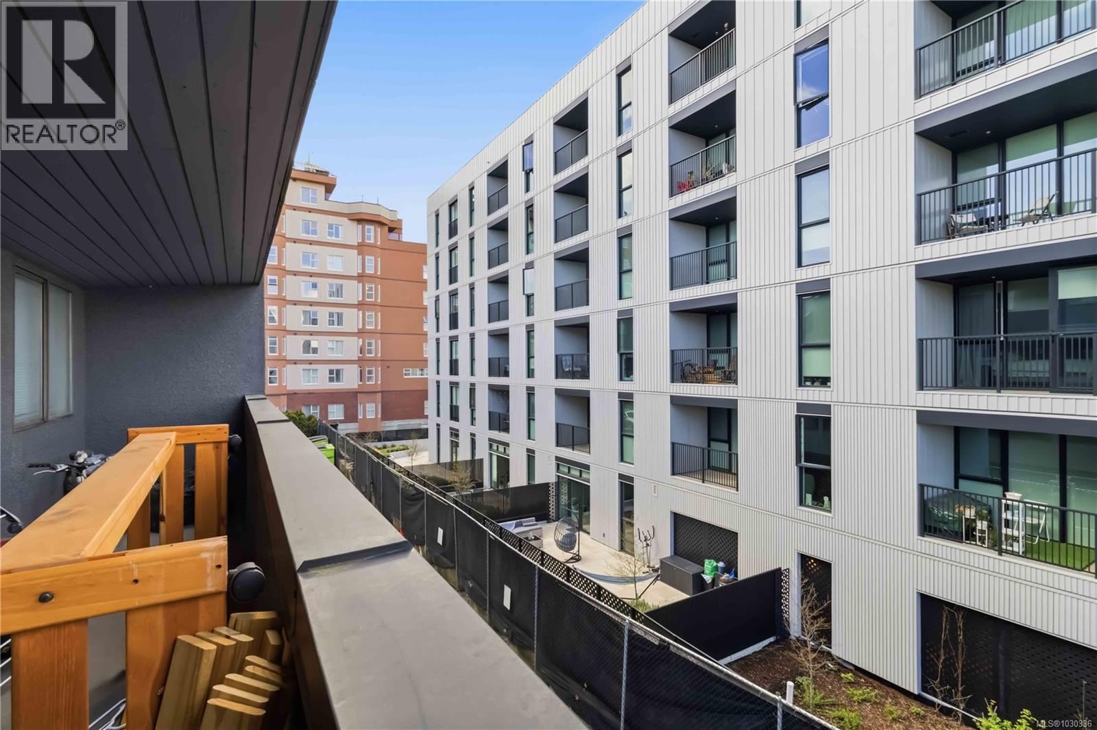 301 755 Hillside Ave, Victoria