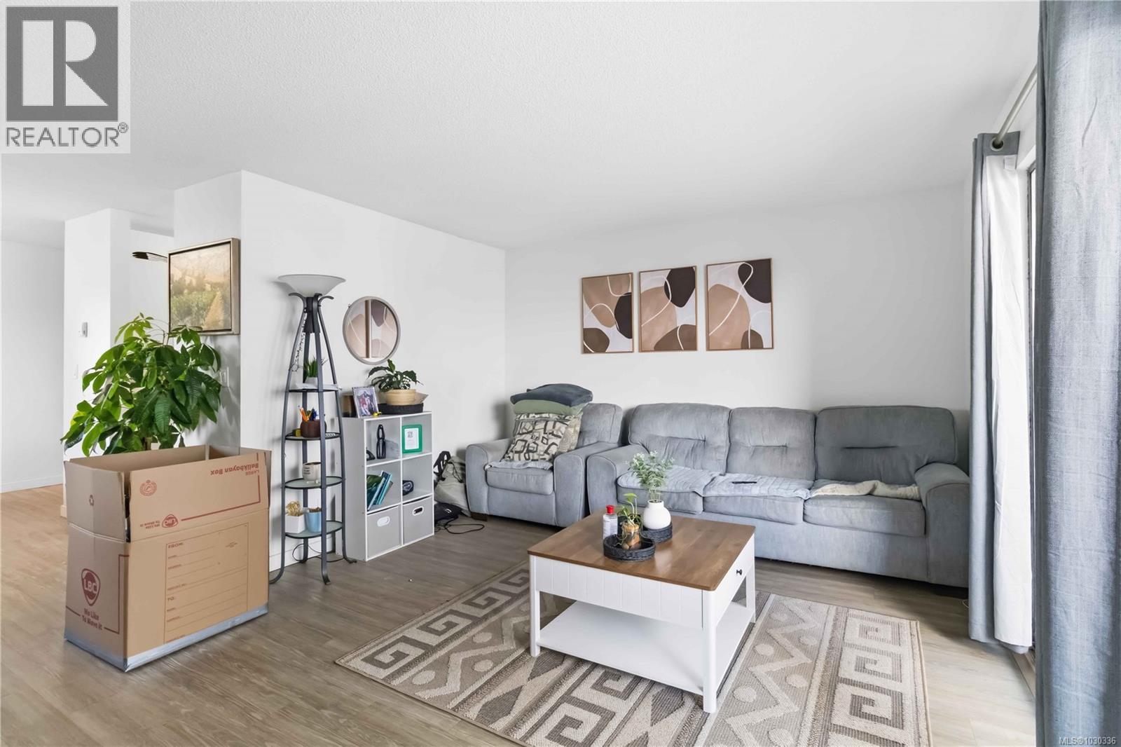 301 755 Hillside Ave, Victoria