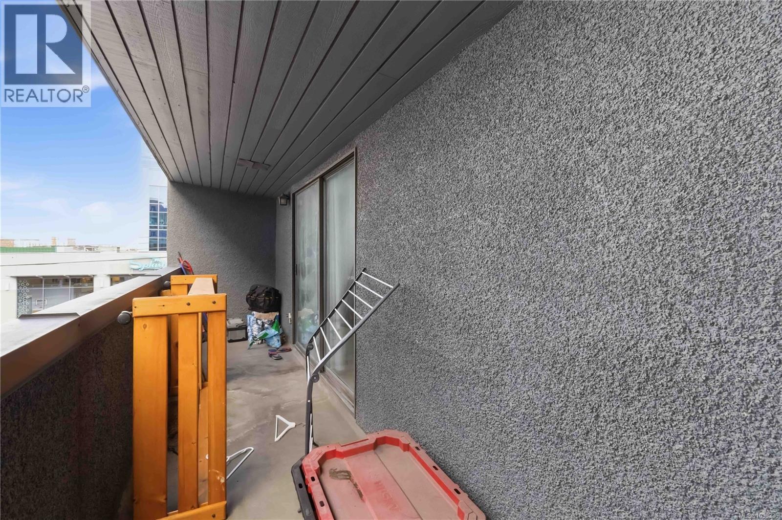 301 755 Hillside Ave, Victoria