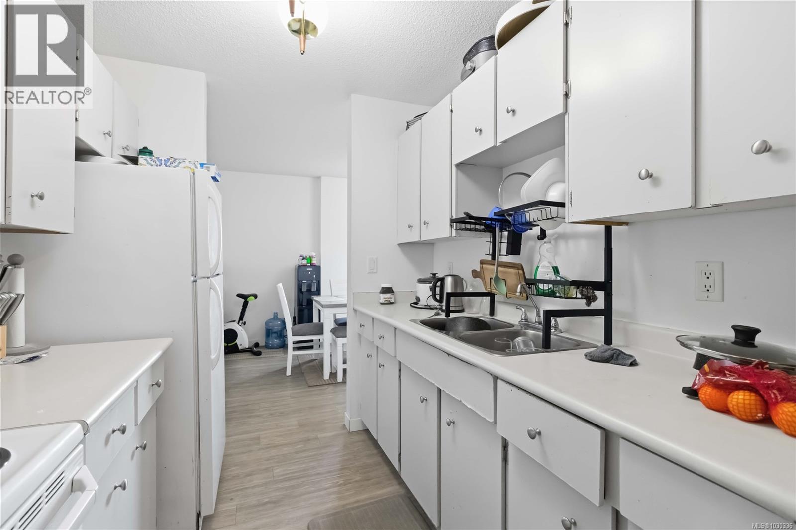 301 755 Hillside Ave, Victoria