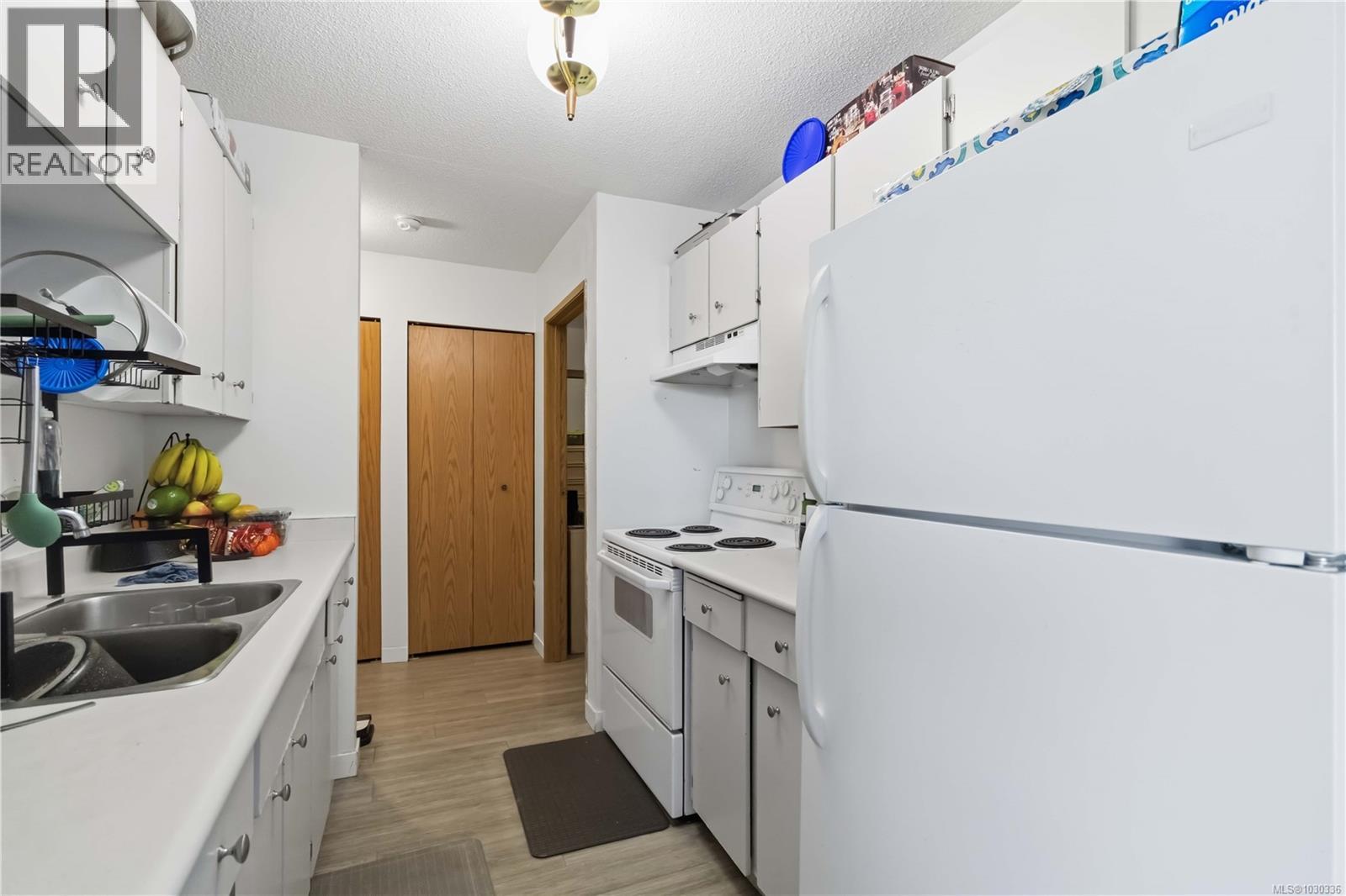 301 755 Hillside Ave, Victoria